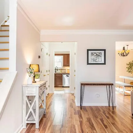Modern Townhome With Yard 5 Min To The Battery